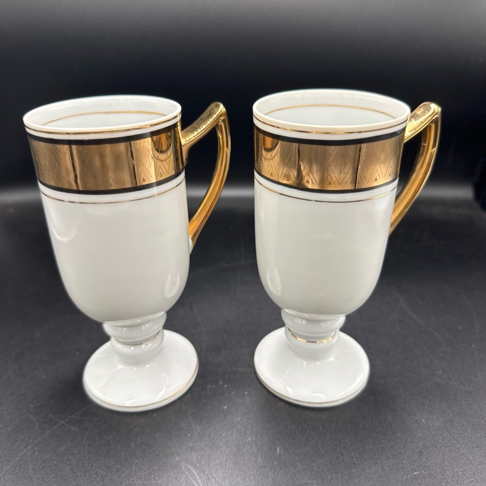 (2) Beautiful Vintage Royal Crown Classic Elegante Gold Trim 1061 Coffee Mugs